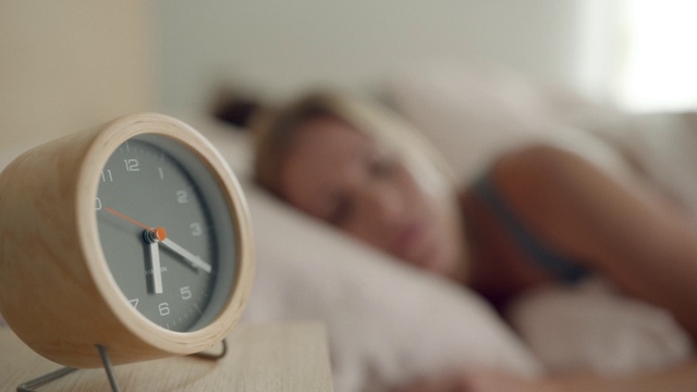 Video Reference: Alarm clock, Clock