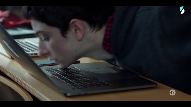 Video Reference: Laptop, Netbook, Personal computer, Technology, Electronic device, Computer keyboard, Black hair