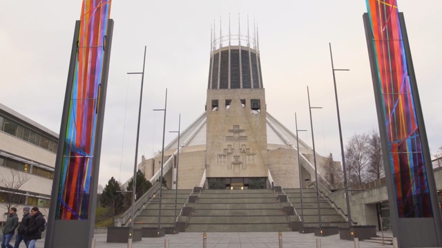Video Reference: Architecture, Landmark, Monument, Building, Metropolitan area, Tower, Facade, City, Skyscraper, National historic landmark, Person