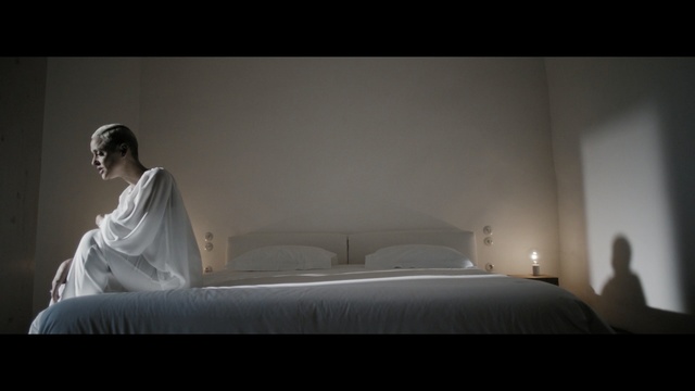 Video Reference: vessel, room, interior, tub, furniture, modern, bathtub, lamp, home, wall, light