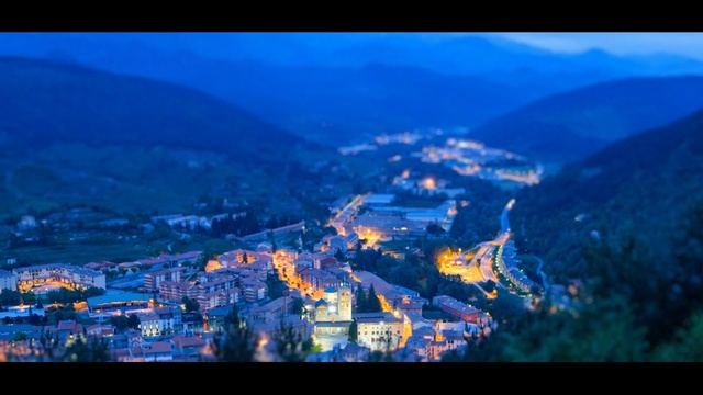 Video Reference: blue, sky, nature, mountain range, mountainous landforms, landmark, mountain, atmosphere, tourist attraction, city