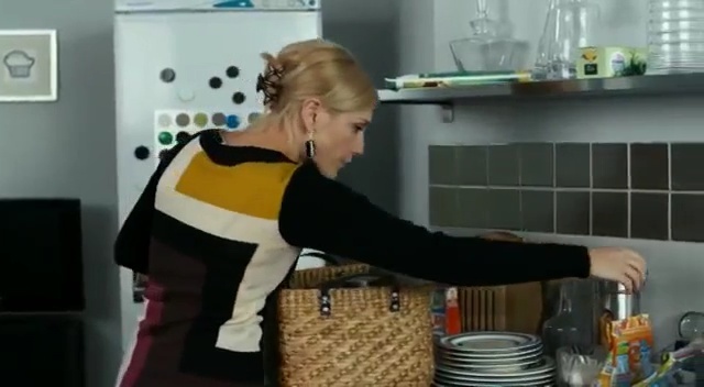 Video Reference: Room, Cooking, Shoulder, Kitchen, Kitchen appliance, Baking, Home appliance, Food, Small appliance, Play, Person