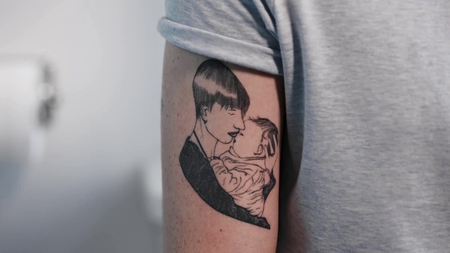 Video Reference: Tattoo, Arm, Shoulder, Temporary tattoo, Joint, Human body, Muscle, Flesh, Sleeve, Elbow