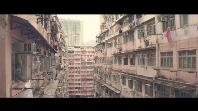 Video Reference: urban area, town, neighbourhood, metropolis, city, residential area, building, facade, alley, street