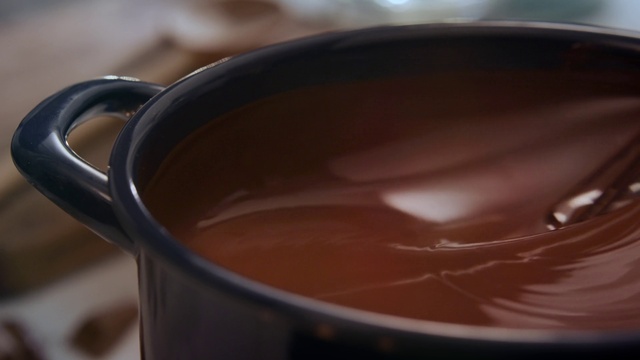 Video Reference: Food, Brown sauce, Chocolate syrup, Champurrado, Non-alcoholic beverage, Dish, Ingredient, Cuisine, Hot chocolate, Chocolate