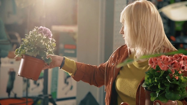 Video Reference: Flower Arranging, Floristry, Floral design, Flower, Bouquet, Plant, Art, Blond, Cut flowers, Artwork