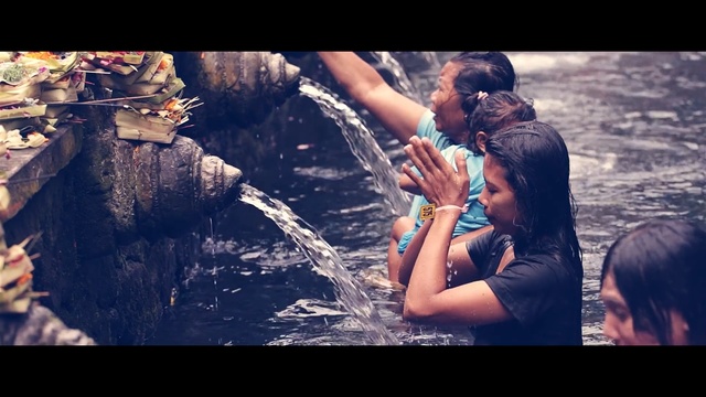 Video Reference: Water, Fun, Human, Sky, Rock, Happy, Tourism, Vacation, World, Smile, Person