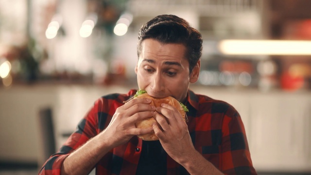 Video Reference: Eating, Fast food, Food, Junk food, Fried food, Finger food, Street food, Dish, Cuisine, Tartan