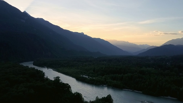 Video Reference: Highland, Sky, Mountainous landforms, Mountain, Nature, Water resources, Atmospheric phenomenon, Wilderness, Water, River