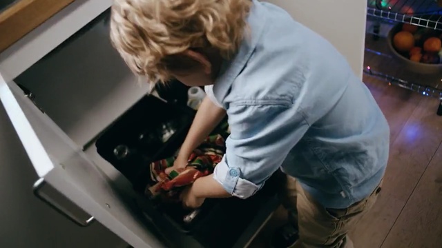 Video Reference: Technology, Electronic device, Games, Play, Recreation