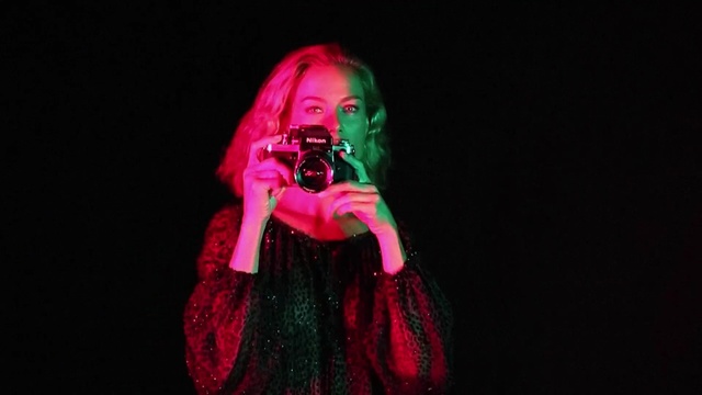 Video Reference: Performance, Entertainment, Pink, Red, Green, Performing arts, Performance art, Event, Singing, Concert, Person