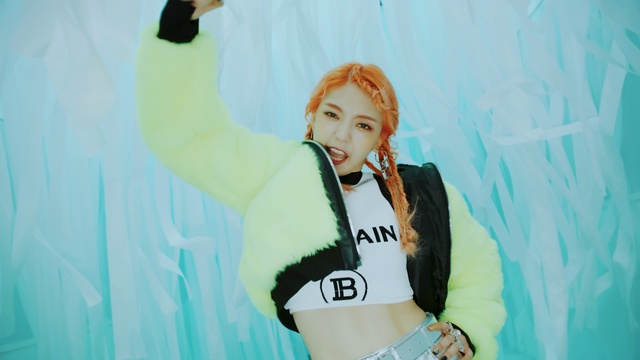 Video Reference: Singer, Photography, Abdomen, Smile, Costume