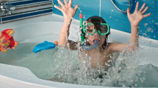 Video Reference: Fun, Leisure centre, Leisure, Swimming pool, Recreation, Swimming, Water, Personal protective equipment, Swimmer, Headgear