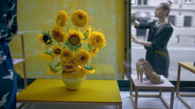 Video Reference: Yellow, Flower, Sunflower, Plant, sunflower, Organism, Floral design, Vase, Glass, Room, Person