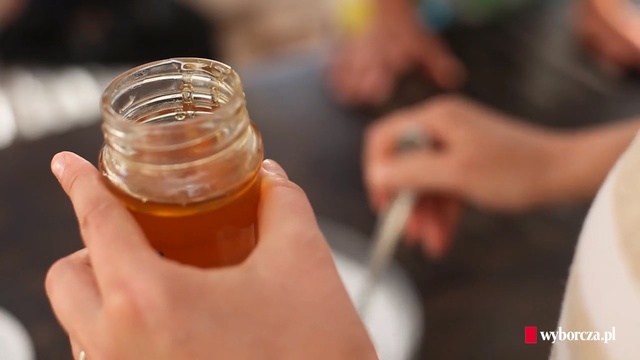 Video Reference: Drink, Hand, Beer, Mason jar, Alcohol, Kombucha, Nail, Liqueur, Food