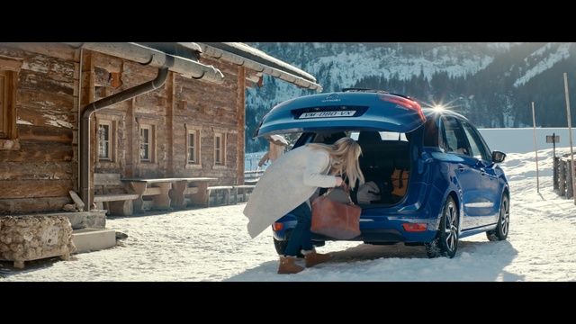 Video Reference: Land vehicle, Vehicle, Car, Mode of transport, Transport, Vehicle door, Minivan, City car, Mini SUV