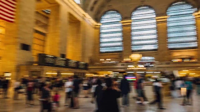 Video Reference: Building, Metropolitan area, Landmark, City, Public space, Pedestrian, Architecture, Crowd, Metropolis, Night