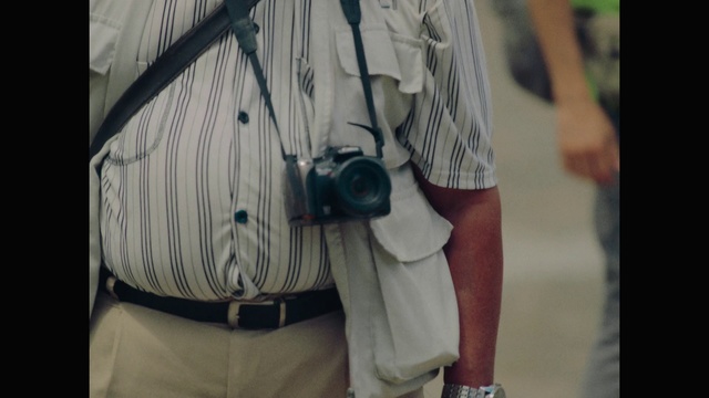 Video Reference: Shoulder, Arm, Shirt, Joint, Beige, Photography, Waist, Sleeve, Top, Fashion accessory