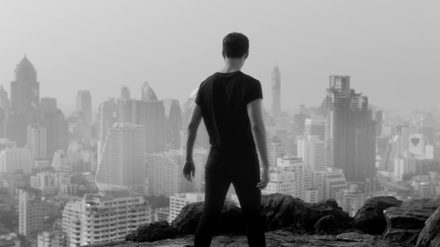 Video Reference: White, Atmospheric phenomenon, Standing, Black-and-white, Urban area, Cityscape, Metropolis, Skyscraper, City, Monochrome photography