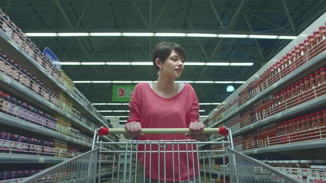 Video Reference: sport venue, structure, product, supermarket, stadium, net, girl, fun, Person