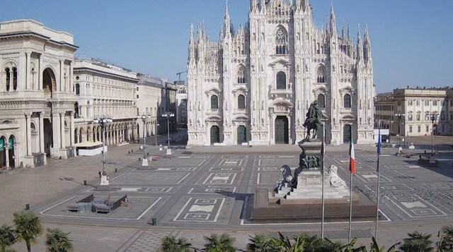 Video Reference: Plaza, Classical architecture, Building, Landmark, Architecture, City, Town square, Public space, Human settlement, Town