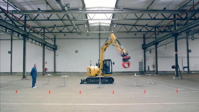 Video Reference: Crane, Building, Hangar, Warehouse, Floor, Vehicle, Hall, Metal, Factory