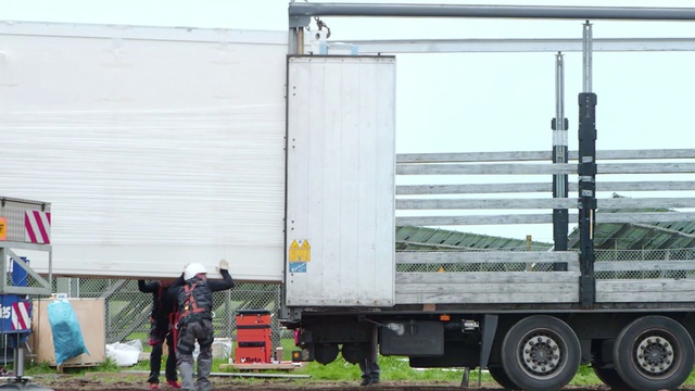 Video Reference: Transport, Truck, Commercial vehicle, Vehicle, Trailer, Automotive exterior, Car, Wood, trailer truck, Freight transport