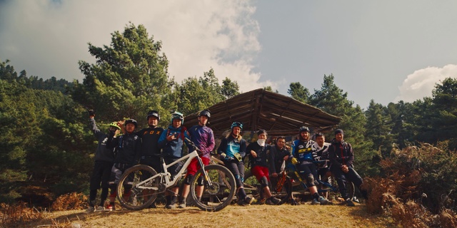 Video Reference: Cycle sport, Cycling, Bicycle, Vehicle, Mountain bike, Mountain biking, Mountain bike racing, Freeride, Recreation, Downhill mountain biking