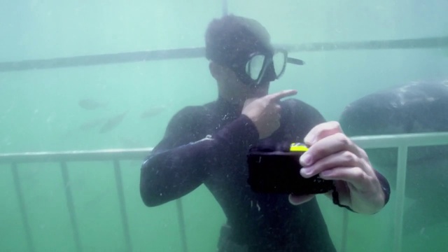 Video Reference: Underwater, Underwater diving, Diving mask, Snorkeling, Wetsuit, Scuba diving, Divemaster, Diving equipment, Recreation, Personal protective equipment