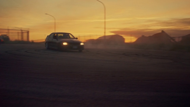 Video Reference: Automotive parking light, Tire, Cloud, Car, Sky, Wheel, Vehicle, Automotive lighting, Ecoregion, Automotive tire