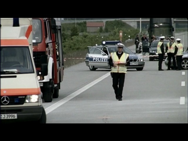 Video Reference: Land vehicle, Vehicle, Car, Mode of transport, Emergency vehicle, Traffic, Pedestrian, Police, Automotive exterior, Van, Person