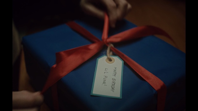 Video Reference: Blue, Red, Material property, Electric blue, Ribbon, Present