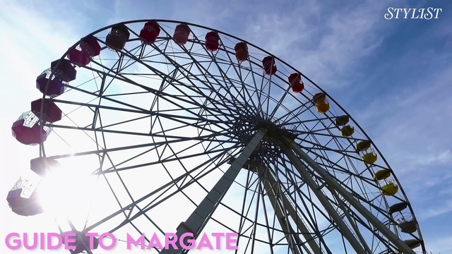 Video Reference: Ferris wheel, Amusement park, Wheel, Tourist attraction, Landmark, Amusement ride, Recreation, Sky, Spoke, Fun