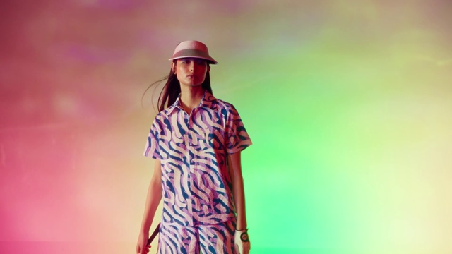 Video Reference: Hair, Shoulder, Eye, Human body, Flash photography, Neck, Sleeve, Music artist, People in nature, Entertainment