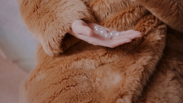 Video Reference: Fur, Skin, Fur clothing, Close-up, Textile, Fawn, Claw, Paw, Ear, Natural material, Person