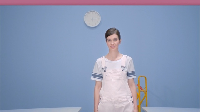 Video Reference: Shoulder, Room, Person