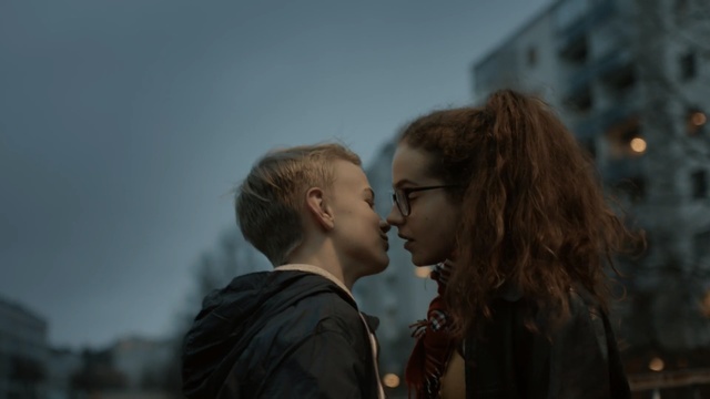 Video Reference: Interaction, Scene, Love, Romance, Sky, Photography, Gesture, Flash photography, Person