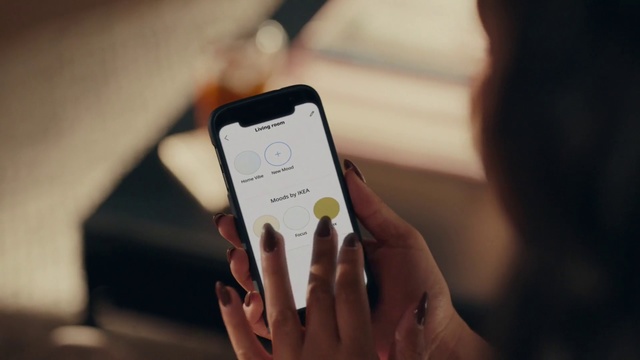Video Reference: Gadget, Smartphone, Mobile phone, Communication Device, Portable communications device, Electronic device, Technology, Hand, Finger, Nail