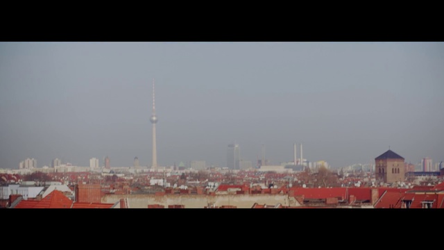 Video Reference: Sky, Urban area, Atmospheric phenomenon, City, Skyline, Metropolitan area, Human settlement, Horizon, Cityscape, Atmosphere