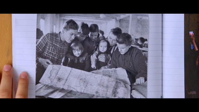 Video Reference: photograph, fun, snapshot, photography, girl, smile, family, Person