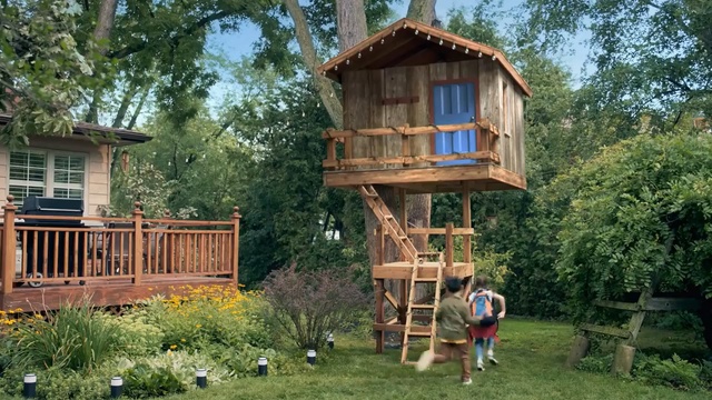 Video Reference: tree house, tree, outdoor structure, house, backyard, cottage, shed, yard, log cabin, plant, Person