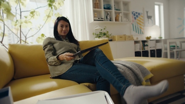 Video Reference: Sitting, Reading, Room, Comfort, Furniture, Leg, Living room, Couch, Student, Person