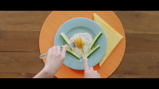 Video Reference: Plate, Dishware, Fondant, Leaf, Sugar paste, Food, Tableware, Circle, Platter