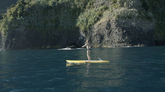 Video Reference: Water, Sound, Surface water sports, Inlet, Vehicle, Recreation, Wave, Stand up paddle surfing, Watercraft, Boat