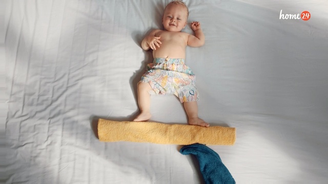 Video Reference: Child, Leg, Toddler, Joint, Arm, Fun, Photography, Human leg, Thigh, Child model, Person