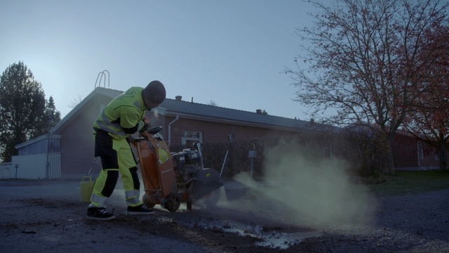 Video Reference: Asphalt, Smoke, Firefighter, Fire marshal, Road surface, Blue-collar worker, Public utility, Gas, Fireman, Roof