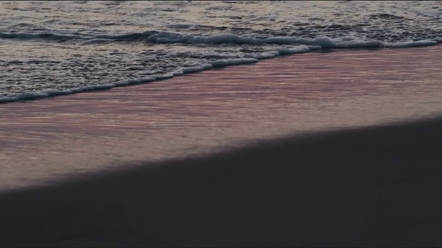 Video Reference: Water, Sky, Wave, Sea, Sand, Shore, Natural environment, Ocean, Horizon, Beach