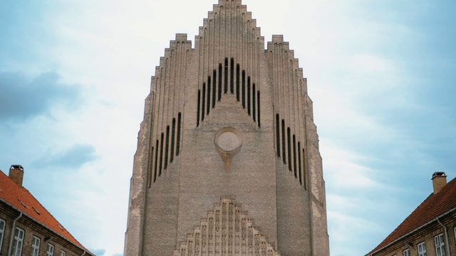 Video Reference: Architecture, Landmark, Sky, Building, Place of worship, Medieval architecture, Church, Steeple, Tower, Spire