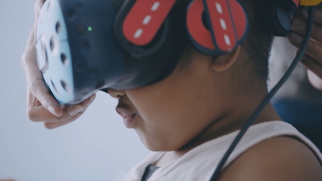 Video Reference: Helmet, Sports gear, Personal protective equipment, Nose, Cheek, Ear, Headgear, Headgear, Hearing, Audio equipment