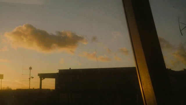 Video Reference: sky, cloud, atmosphere, morning, evening, sunlight, meteorological phenomenon, sunrise, dawn, sunset, Person